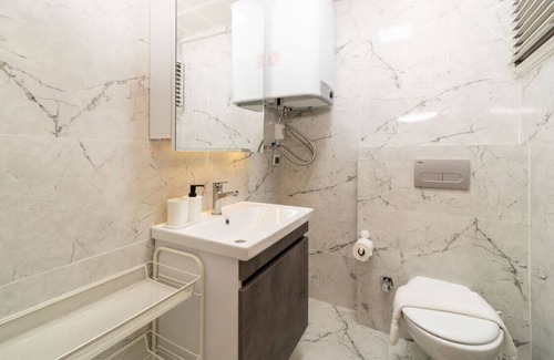Kepez Apartment | Pleasant Flat with Shared Pool in Kepez