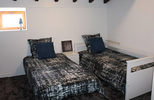 Aubeterre-sur-Dronne House | Pleasant holiday home in Aubeterre-sur-Dronne with terrace