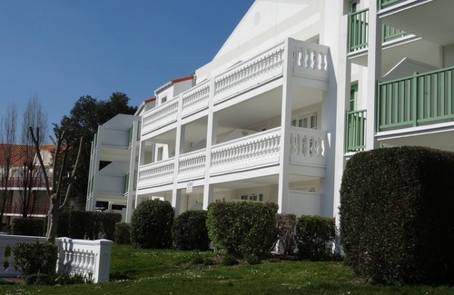 Bourgenay Apartment | Pleasant vacation spot in a golf course by the ocean
