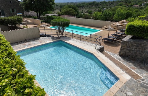 Joyeuse Cottage | Pleasant gîte with all comforts, in the heart of nature, swimming pools, playground, tennis court
