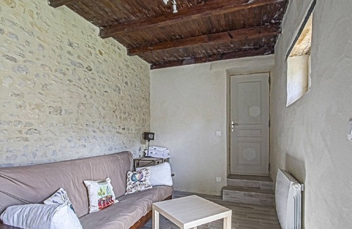 Vouilly House | Pleasant holiday home in Isigny-sur-Mer with garden
