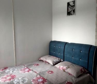 Kota Warisan Apartment | Pleasant Homestay 3 Bedroom stay near KLIA airport with pool and gym