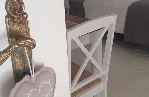 Parranquet Bed & Breakfast | Pleasant "Lily" Room/Apartment at Clos de Parranquet, with swimming pool.