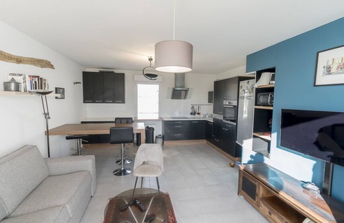 Saint-Felix Apartment | Pleasant love nest with a lovely balcony