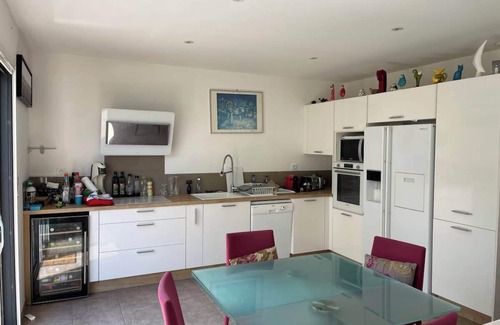 Juvignac House | Pleasant modern house t4 airco pool jacuzzi parking