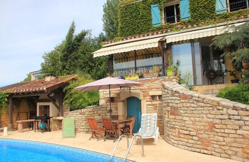 Lamagdelaine House | PLEASANT SOUTH-FACING VILLA.
