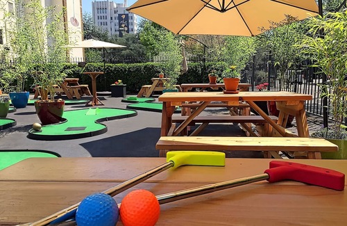 Goose Hollow Hotel | Pleasant Stay! Pet-friendly Accommodation Close to Powell's City of Books!