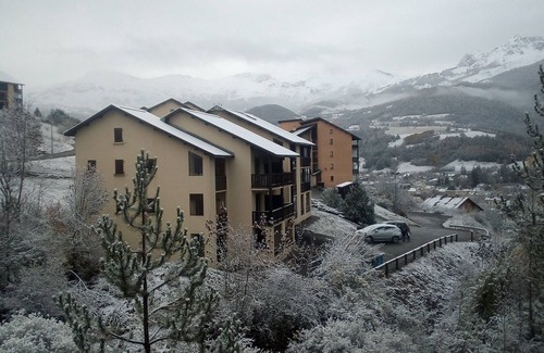 Barcelonnette Apartment | Pleasant T1bis apartment on the heights of Barcelonnette, a stone's throw from the town center.