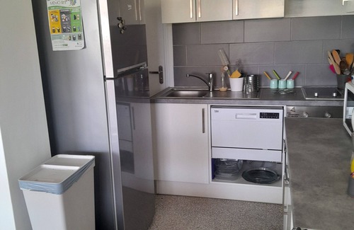 Saint-Cyr-sur-Mer Apartment | Pleasant T2 equipped balcony in quiet 5 min walk from the sandy beach B83270j