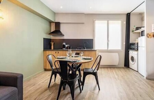 Doue-la-Fontaine House | Pleasant town house with terrace near zoo