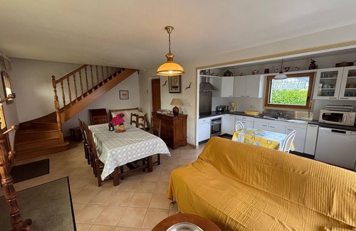 Fouesnant Villa | Pleasant villa in the center of Beg Meil on enclosed garden - 3 bedrooms - Quiet