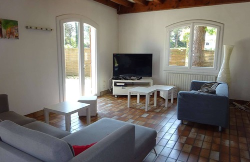 Biscarrosse Plage Apartment | Pleasant villa on a fenced and wooded plot