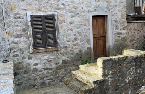 Calcatoggio House | Pleasant village house