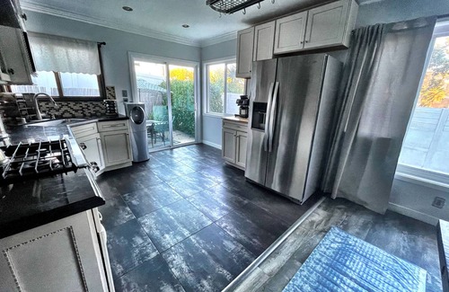 South Redondo House | Pleasantly Close To The Best Southern California Beaches