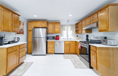 Braintree House | Pleasantly comfortable suburban home for up to 8