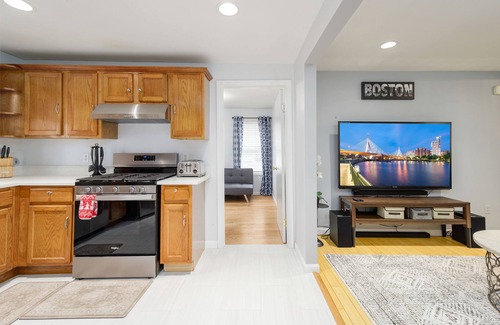 Braintree House | Pleasantly comfortable suburban home for up to 8