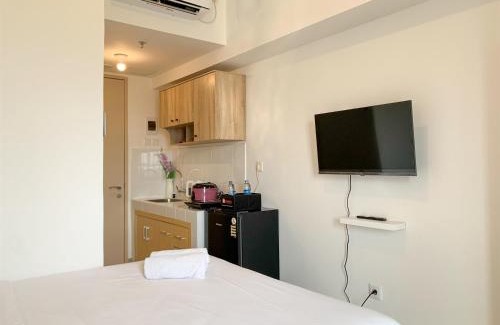 Bekasi Timur Apartment | Pleasurable 2BR Transpark Juanda Apartment By Travelio
