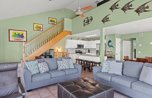 Key Colony Beach House | Plentiful. Key Colony Beach 4 bedroom with 37 Ft Dock, Pool Club. Sleeps 10