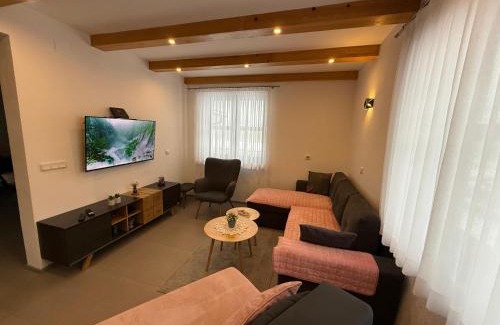 Vrelo Korenicko House | Plitvice Apis
