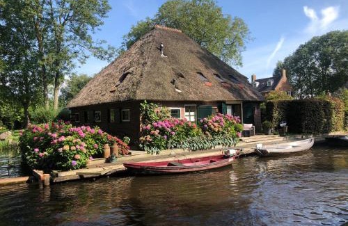 Zuideinde House | Plompeblad Guesthouse Giethoorn
