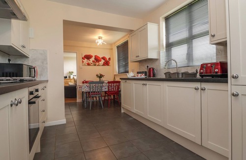 Wollerton Cottage | PLOUGHMANS COTTAGE, pet friendly in Weston-Under-Redcastle