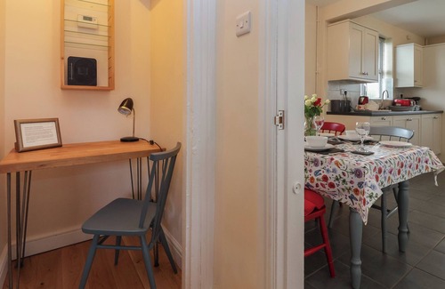 Wollerton Cottage | PLOUGHMANS COTTAGE, pet friendly in Weston-Under-Redcastle
