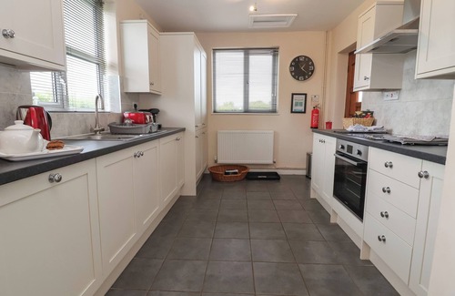Wollerton Cottage | PLOUGHMANS COTTAGE, pet friendly in Weston-Under-Redcastle