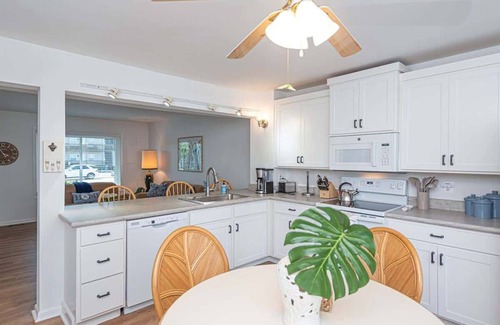 Midtown Ocean City House | Plover Pride 2BA 1.5BA Bayfront Townhome with pier