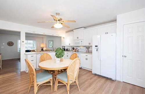Midtown Ocean City House | Plover Pride 2BA 1.5BA Bayfront Townhome with pier