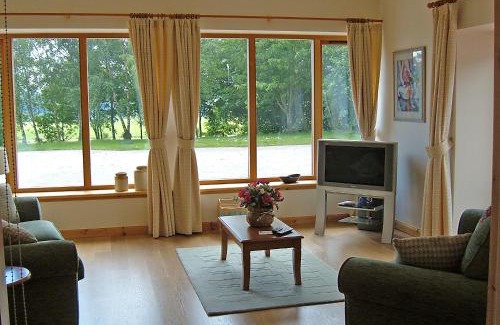 Kirriemuir House | Plovermuir Cottage