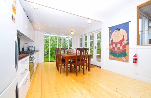 Katoomba House | Plum Blossom Cottage - Federation, 5 Bedroom, Pet-Friendly, Climate-Control, BBQ