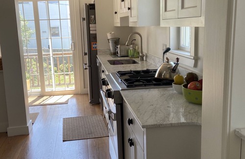 Newbury Cottage | Plum Island - Charming 2 BR Cottage by the Sea