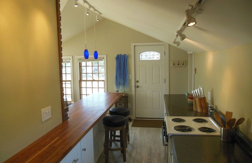 Newbury Cottage | Plum Island Guest Cottage With Water View