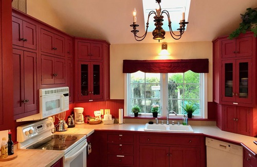 Ephraim House | "Plum Retreat" is spacious, warm & beautiful, and surrounded by gardens.