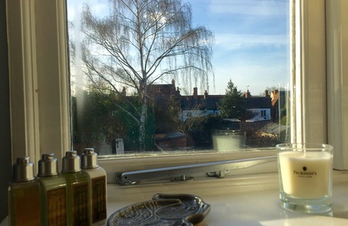 Watlington House | Plum Tree Cottage - Treat yourself to a little spoiling!