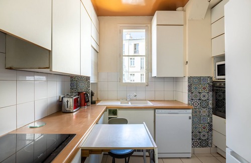 5th Arrondissement Apartment | Plumes in the Park, by Veeve