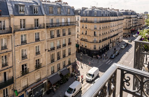 5th Arrondissement Apartment | Plumes in the Park, by Veeve