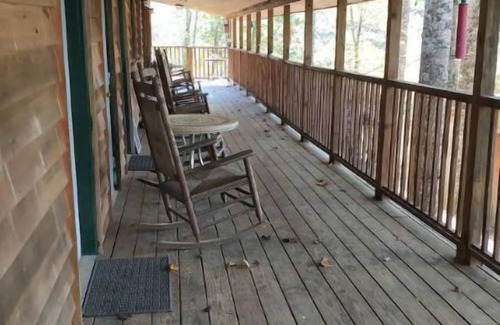 Newland House | Plumtree Mountain Retreat Studio #1