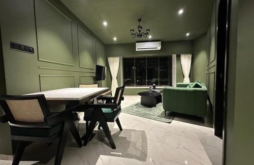 Pali Hill Apartment | Plush Bandra West - Luxury 2BHK Apartment & Study