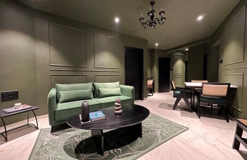Pali Hill Apartment | Plush Bandra West - Luxury 2BHK Apartment & Study