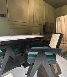 Pali Hill Apartment | Plush Bandra West - Luxury 2BHK Apartment & Study