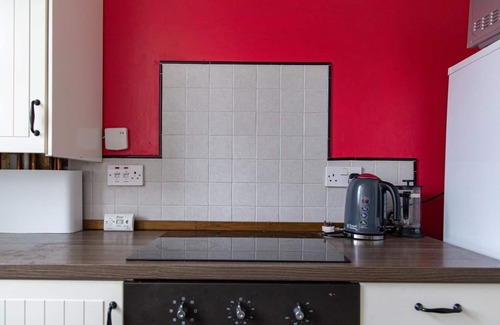 Coldharbour Apartment | Plush Stay for Four in Central Brixton