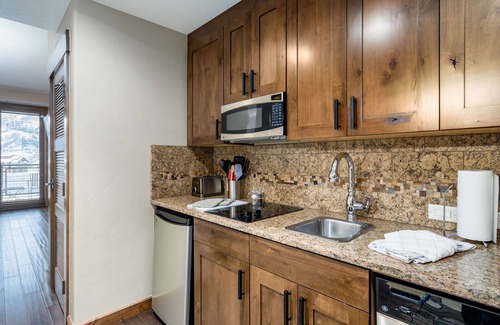 Steamboat Springs Apartment | Plush studio next to Wildhorse gondola w/shared pool, hot tubs, fitness & more