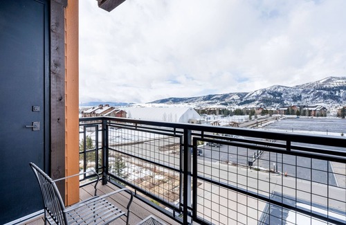 Steamboat Springs Apartment | Plush studio next to Wildhorse gondola w/shared pool, hot tubs, fitness & more