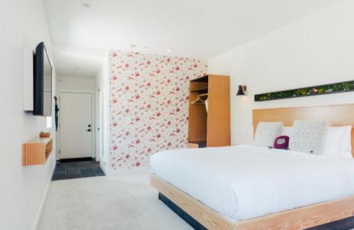 Ucluelet Hotel | Pluvio restaurant and rooms
