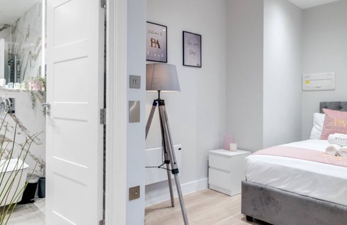 Harrow Apartment | Pluxa Blush 1 Bed Apartment in Harrow