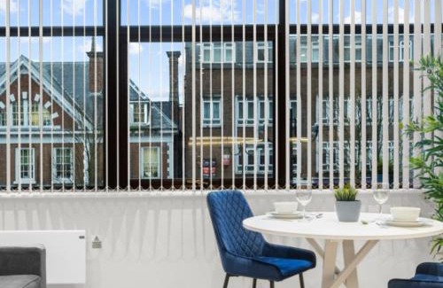 Harrow Apartment | Pluxa Larimar - Spacious Apt with Private Entrance, Workspace & Wi-Fi