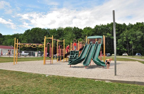 Plymouth Resort | Plymouth Rock Camping Resort Two-Bedroom Park Model 9