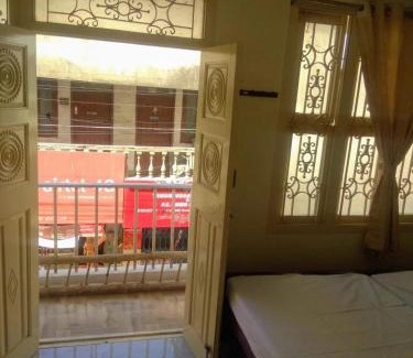 Thousand Lights Hotel | Pmr Enclave near apollo hospital