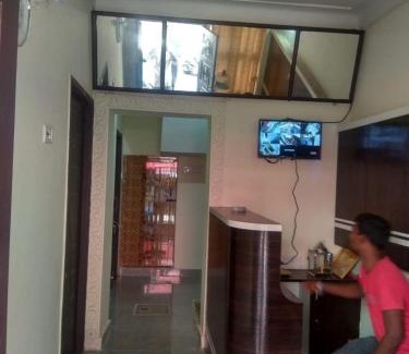 Thousand Lights Hotel | Pmr Enclave near apollo hospital